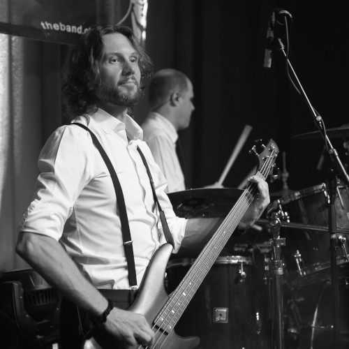 Toni Mettler - bass